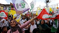 HDP'den milletvekili seçilen Leyla Güven tahliye edildi