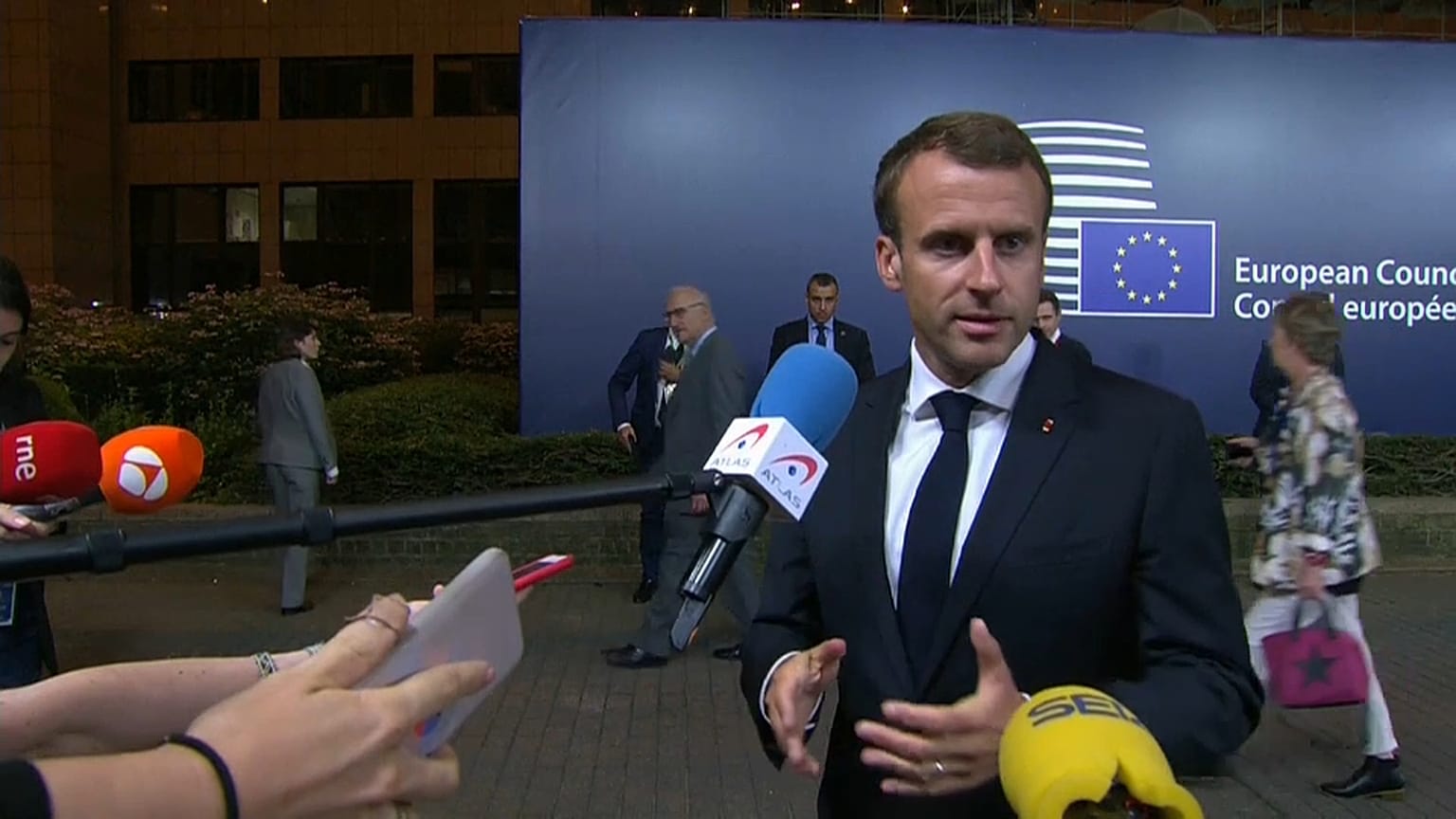 Merkel e Macron sublinham cooperação europeia 