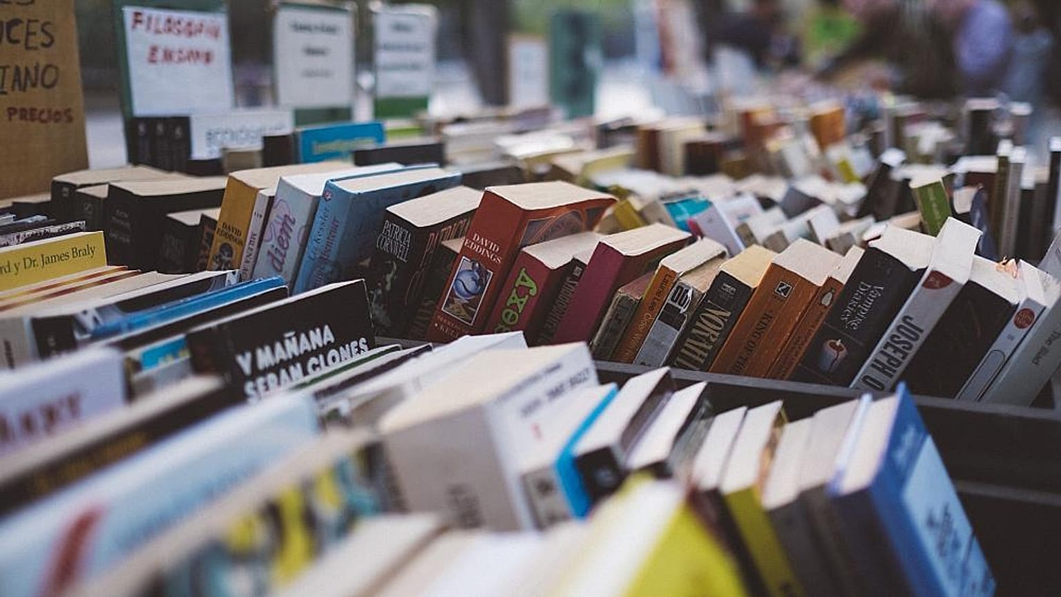 14-Euro-Tag: Verzweifelter Tweet beschert Buchhandlung "besten Tag"