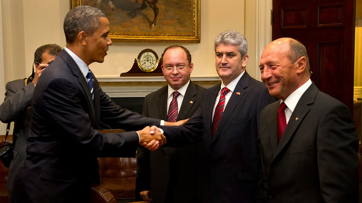 Gabriel Oprea added a fake photo to his facebook page 