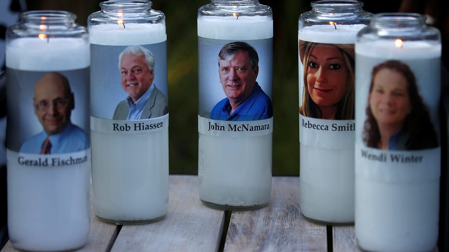 La population d'Annapolis marche pour rendre hommage aux cinq morts du quotidien local, The Capital