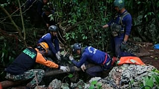 Tayland'da mağarada kaybolan futbolcu çocukları arama-kurtarma çalışmaları sürüyor   