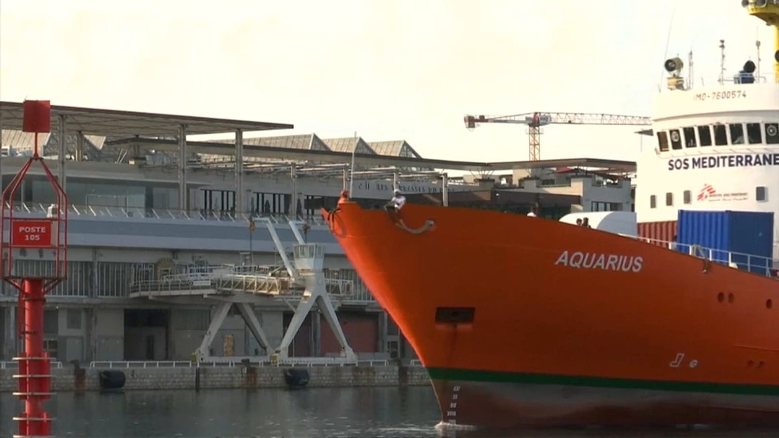 El Aquarius vuelve a las costas libias con una advertencia de la UE