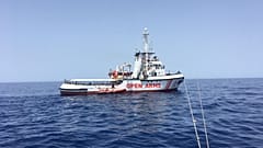 La deputata europea Forenza a bordo dell'Astral, Ong salva 60 migranti
