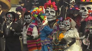 I messicani portano il Día de Muertos al mondiale russo
