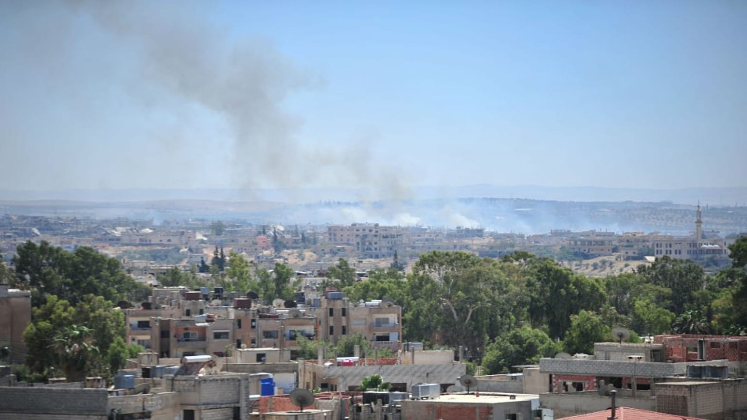 الجيش الأردني يبدأ بتقديم مساعدات إنسانية لآلاف النازحين السوريين من درعا