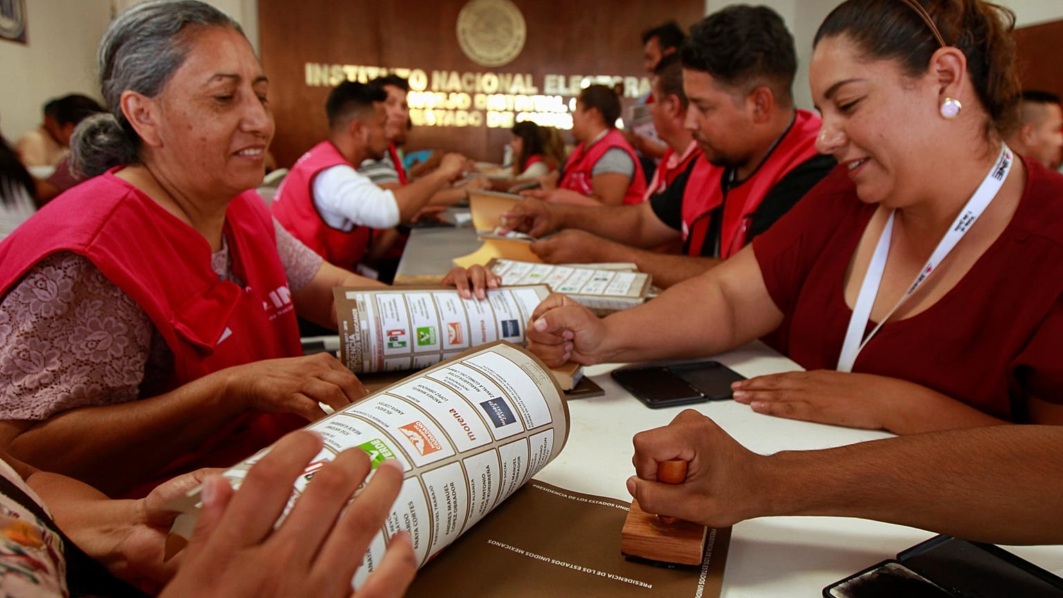 Mexicans vote for their next President