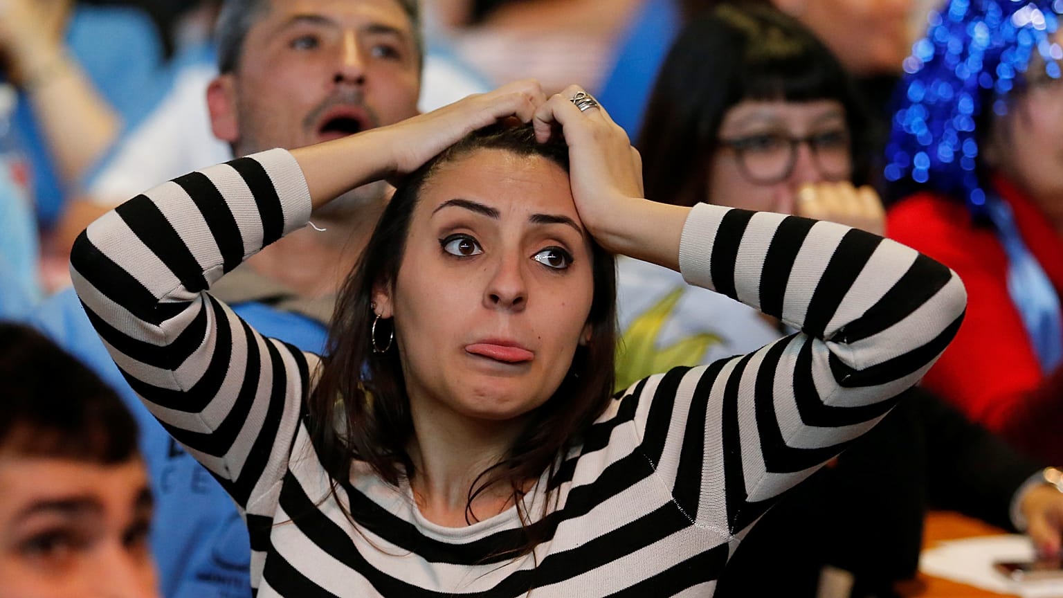 Uruguayi szurkolók meccset néznek