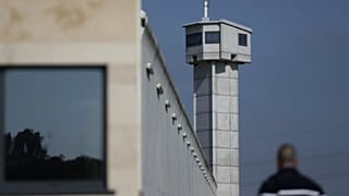 Notorious gangster escapes French prison by helicopter