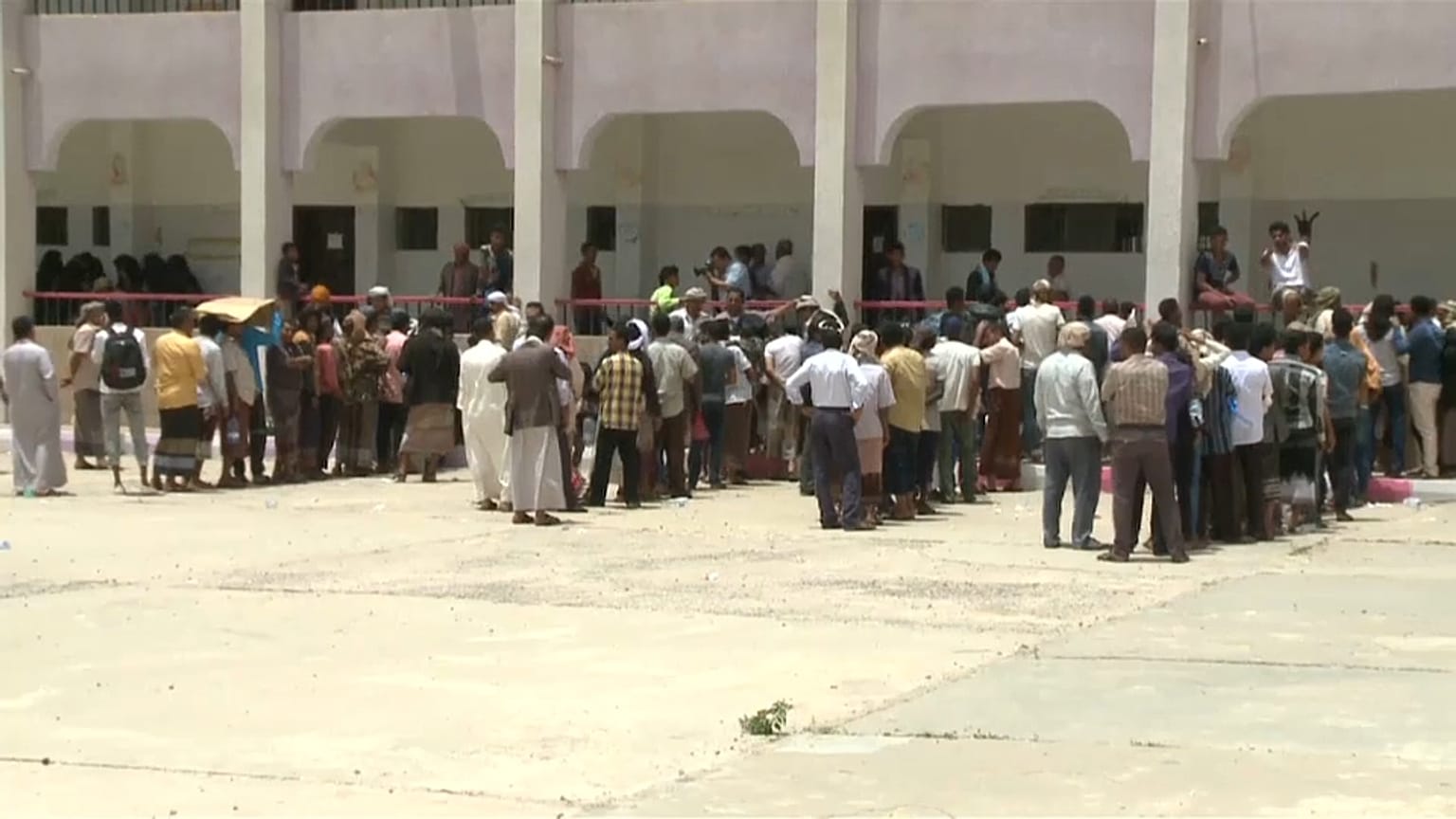 La coalición árabe interrumpe su mayor ofensiva sobre el Yemen