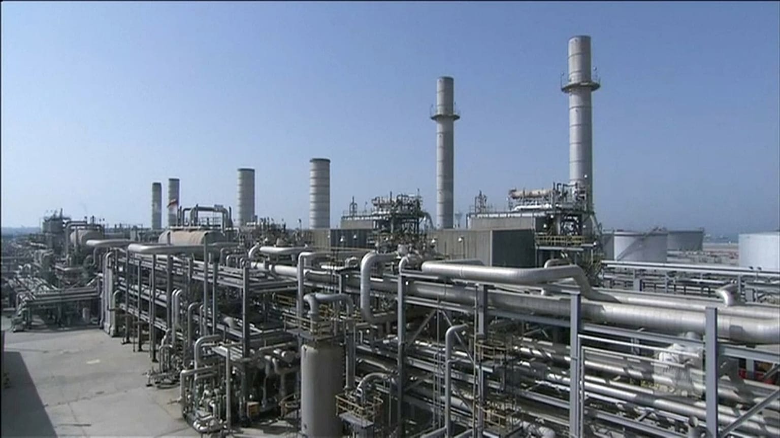 Trump pede à Arábia Saudita para aumentar produção de petróleo