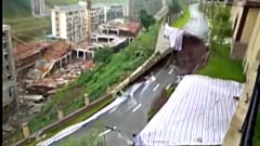 China: Straße abgesackt