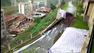 China: Straße abgesackt