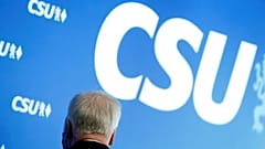 La Csu volta le spalle alla Merkel, ore decisive per il governo 