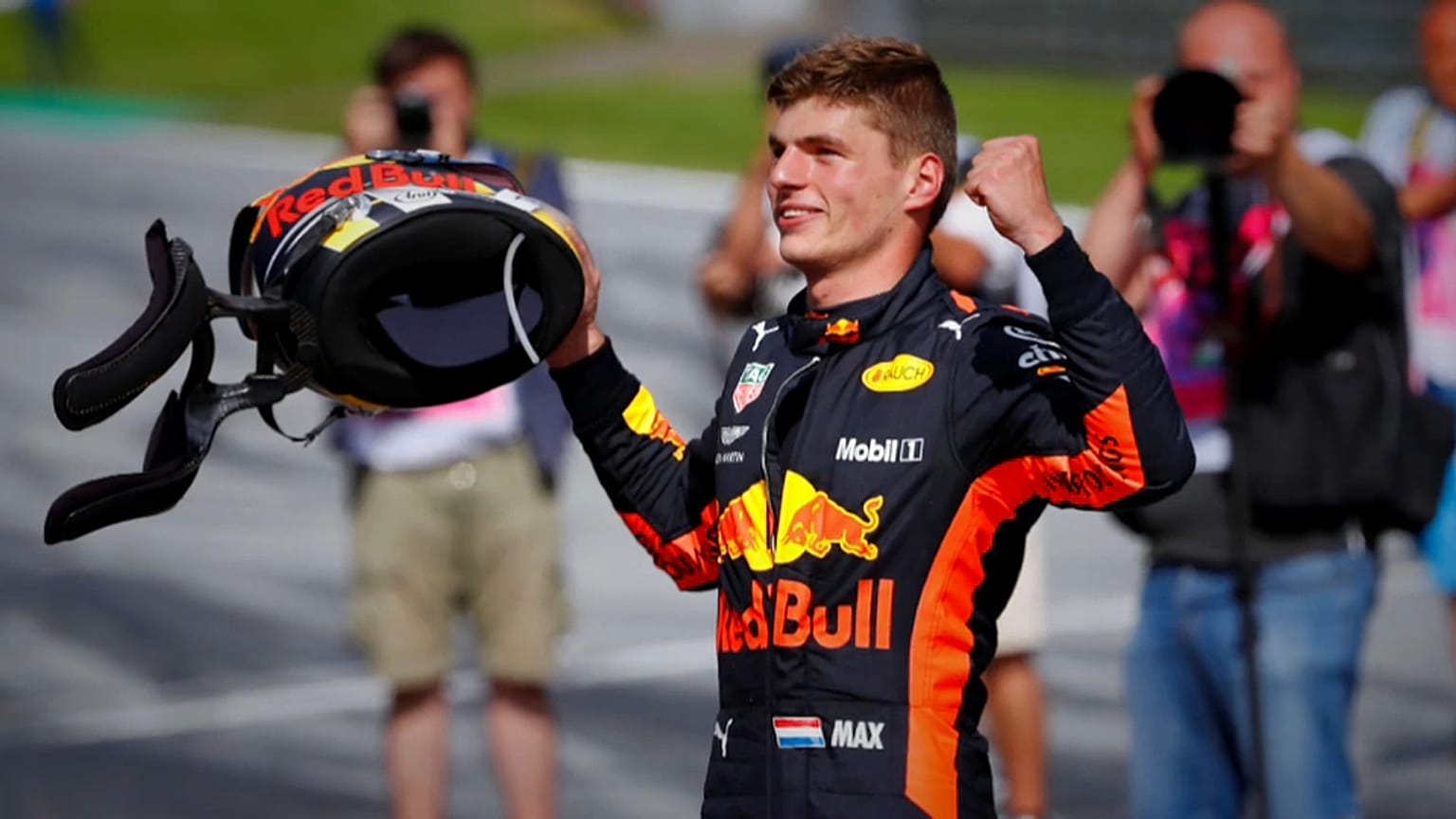 Verstappen triunfa en el caos de Austria