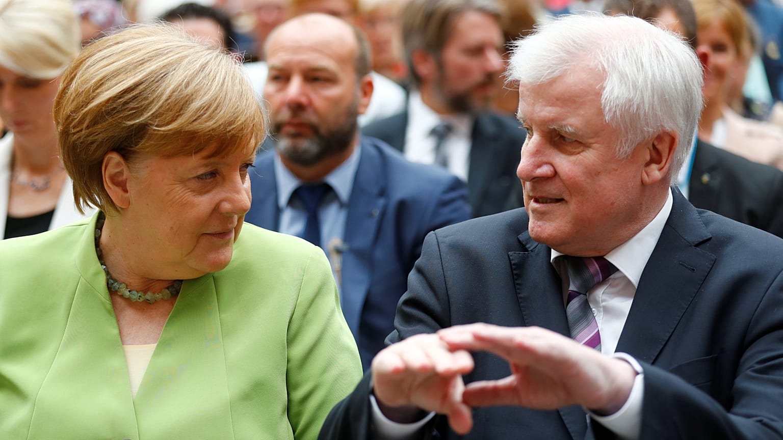 Seehofer - Entscheidung erst an diesem Montag
