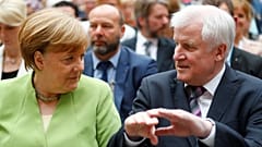 Seehofer - Entscheidung erst an diesem Montag