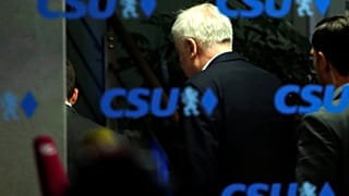 Machtkampf Seehofer vs Merkel bis in die Nacht  - 12  Tweets