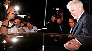 Πολιτικό θρίλερ στη Γερμανία: Κρίσιμο τετ-α-τετ Μέρκελ - Ζεεχόφερ