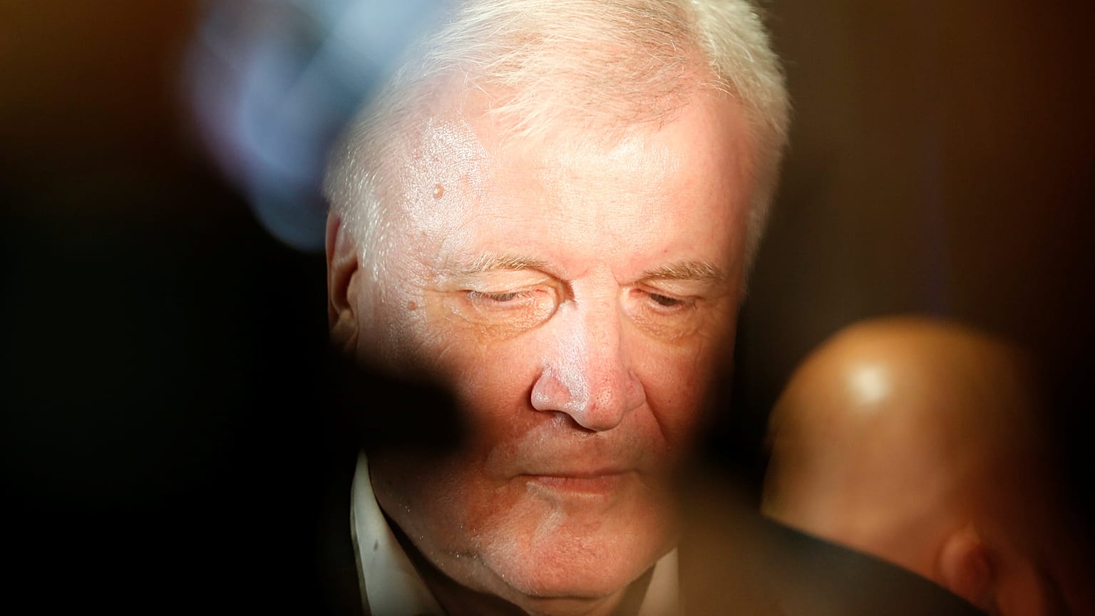Seehofer und Merkel haben im Asylstreit einen Kompromiss erreicht  [Liveblog]