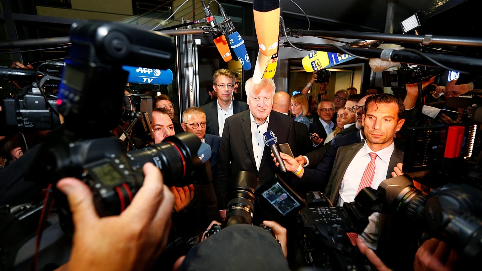 Seehofer ameaça deixar governo alemão