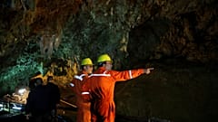 Thailand: Suche nach Fußballteam in Unterwasserhöhle geht weiter