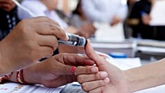 Una tinta indeleble deja marcados ocho días a los votantes mexicanos