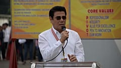 Mayor 'killed by sniper' during city hall ceremony in Philippines