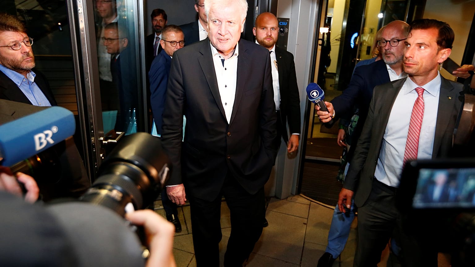 Γερμανία: Κατά της αποσταθεροποίησης της κυβέρνησης Μέρκελ το CSU