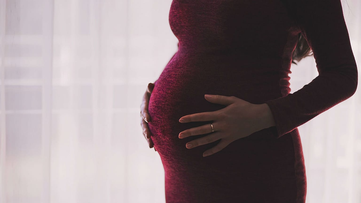Científicos desarrollan ovarios artificiales para ayudar a las mujeres a concebir después del tratamiento del cáncer