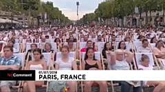 Kertmozi lett a Champs-Élysées