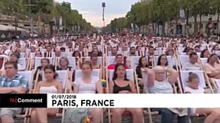 Kertmozi lett a Champs-Élysées