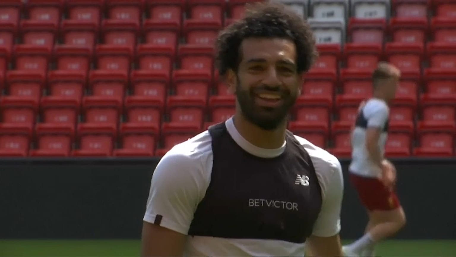 Mohamed Salah assina mais cinco anos no Liverpool