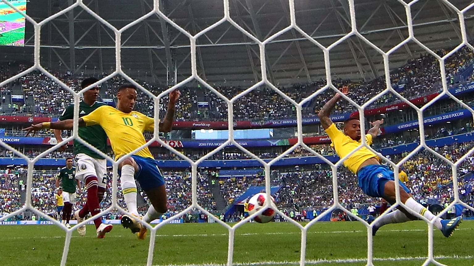 Rússia 2018: Brasil derrota México e segue para os quartos de final