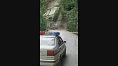 Huge landslide cuts off road in southwest China
