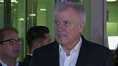 Germania, Seehofer rinuncia alle dimissioni, c'è accordo su immigrazione
