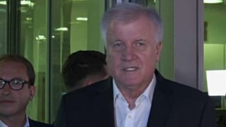 Marad a posztján a német belügyminiszter