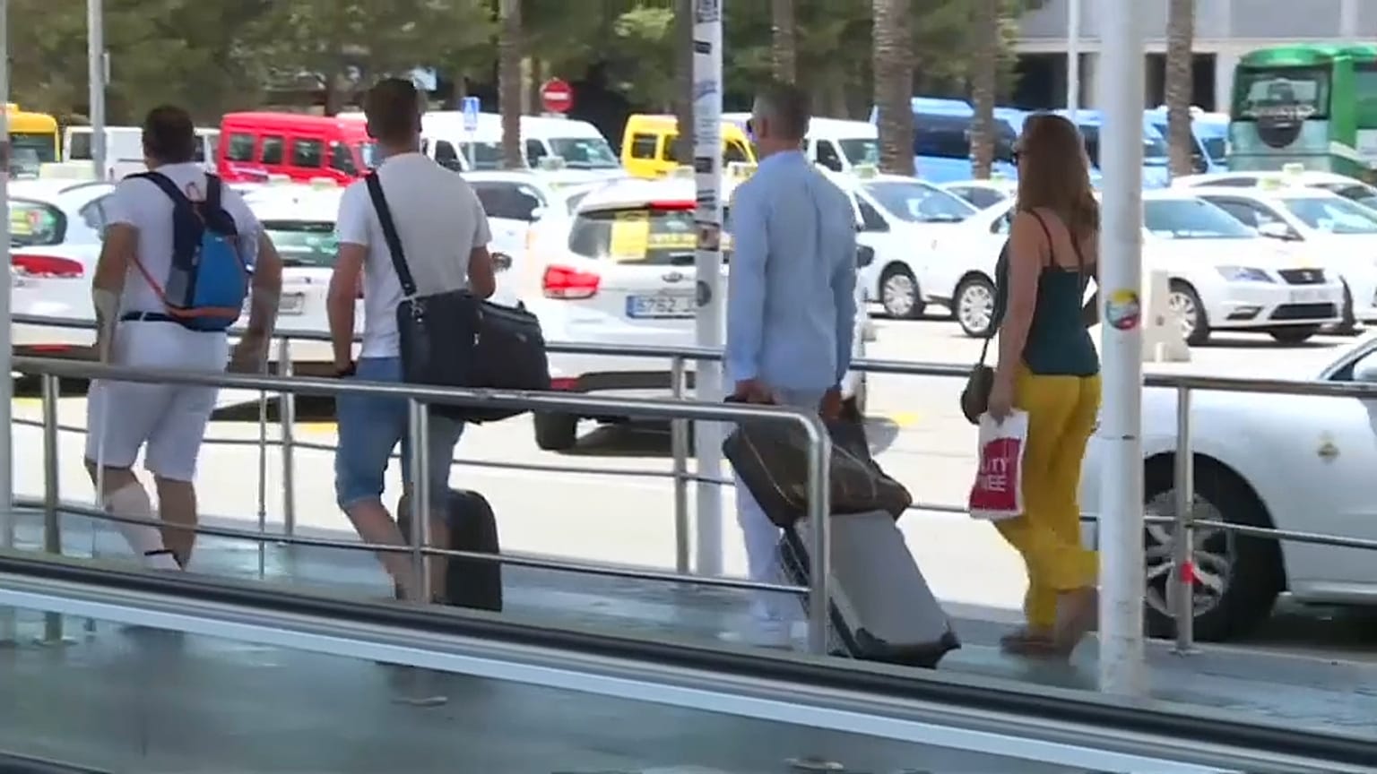Aumenta el número de turistas y su gasto en España