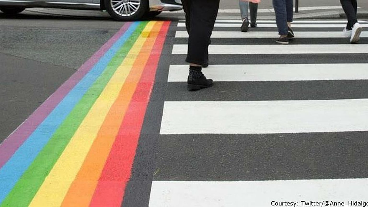 Szivárványszínű zebrákat készítenek a francia fővárosban