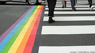 Szivárványszínű zebrákat készítenek a francia fővárosban