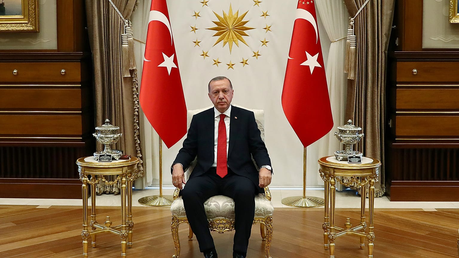 Cumhurbaşkanlığı Hükümet Sistemi için ilk adım atıldı: KHK Resmi Gazete'de yayınlandı