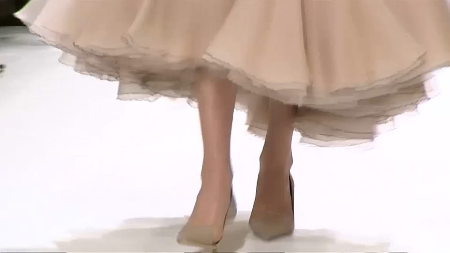 Pariser Fashion Week: Turnschuhe zu Stöckeln