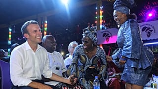 Emmanuel Macron en boîte de nuit au Nigeria