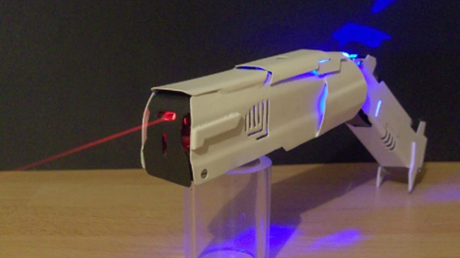 Çin'de 1 km'den etkili taşınabilir lazer silahı geliştirildi