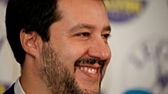 A maffia úszomedencéjéből üdvözöl mindenkit az új olasz belügyminiszter
