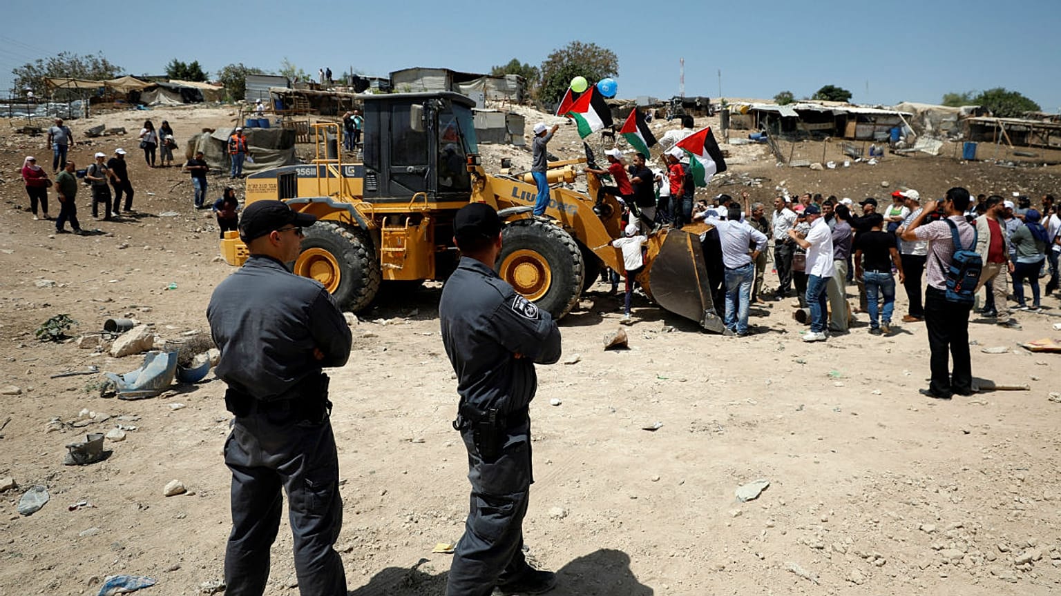 Palestinians sraeli bulldozer   Bedouin village of al-Khan al-Ahmar 