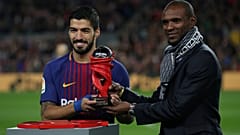 Barcelonas Luis Suarez  mit Sportdirektor Eric Abidal (Januar 2018)