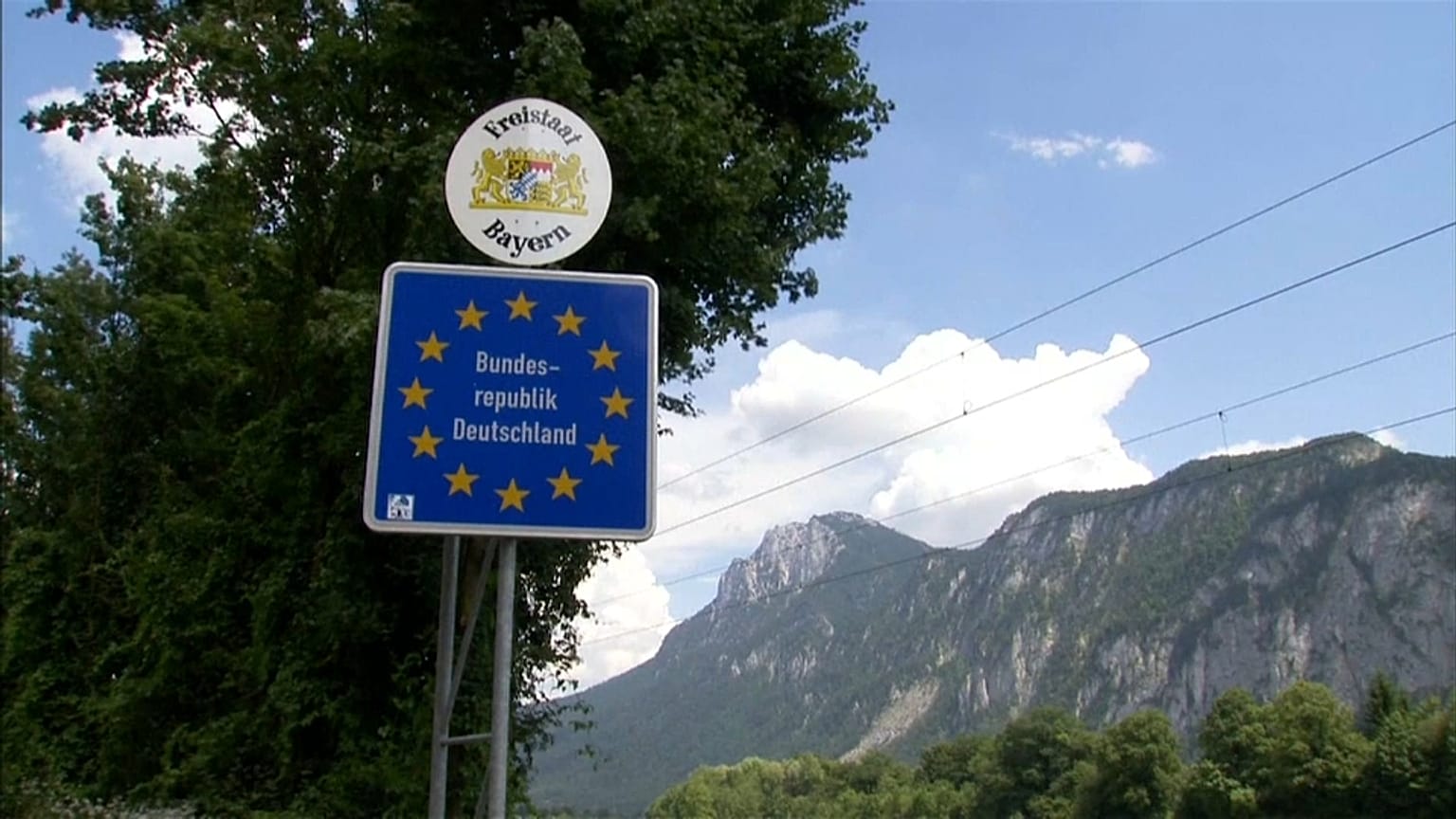Respingimenti migranti: ore decisive per il Governo Merkel