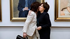 Saénz de Santamaría gewinnt Vorwahlen der Volkspartei