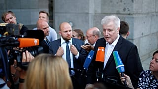 Seehofer bei einer Pressekonferenz in Berlin